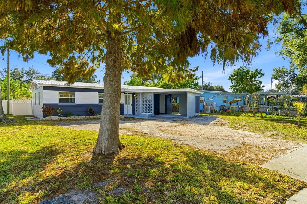 Photo of 5560 94th Avenue N, Pinellas Park, FL 33782 (MLS # TB8462395)