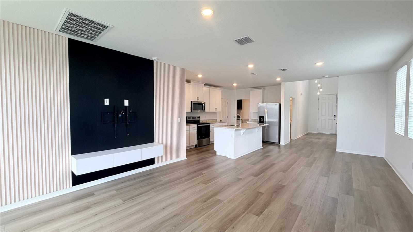 LAWSON DUNES - Residential Lease