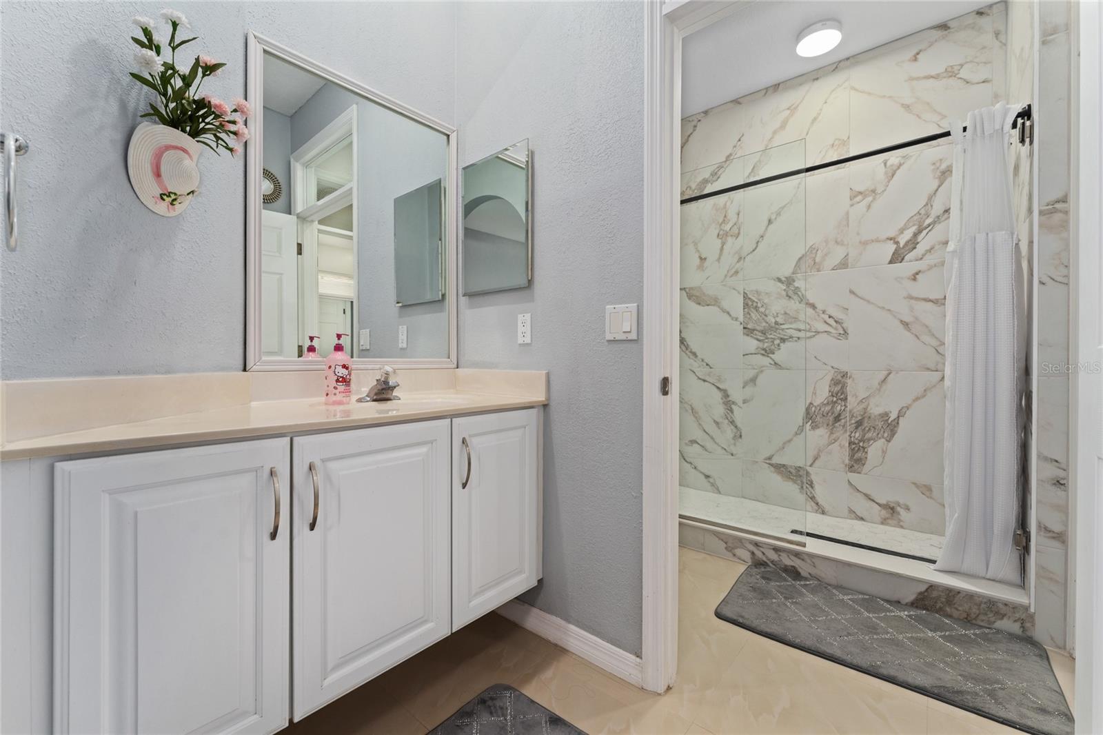 VISTA ROYALE - Residential