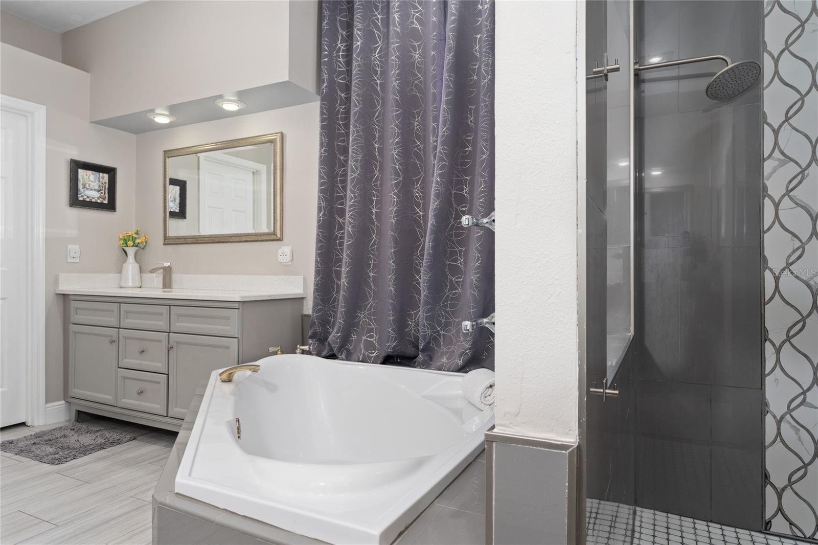 VISTA ROYALE - Residential