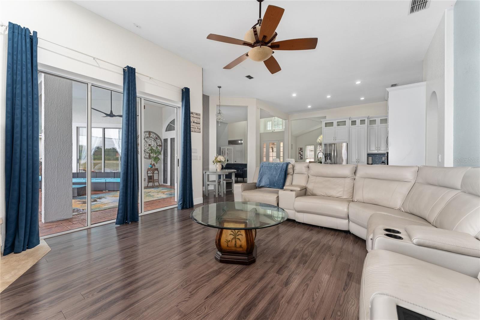 VISTA ROYALE - Residential