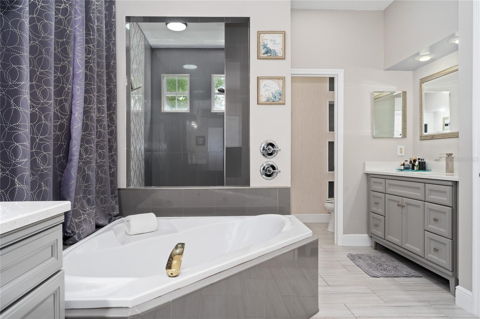 VISTA ROYALE - Residential