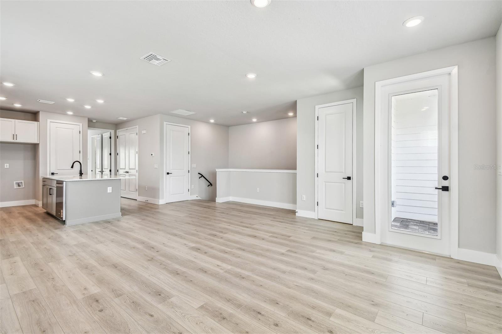 EMERALD LANDING AT WATERSIDE - Residential