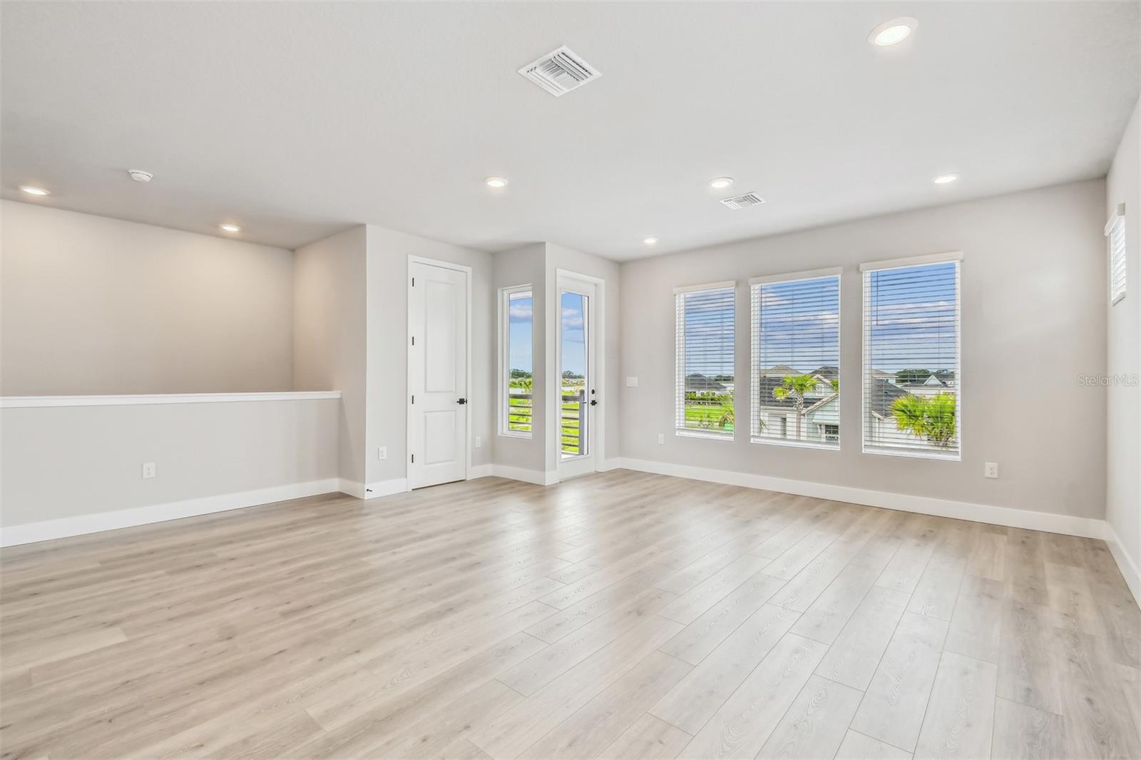 EMERALD LANDING AT WATERSIDE - Residential