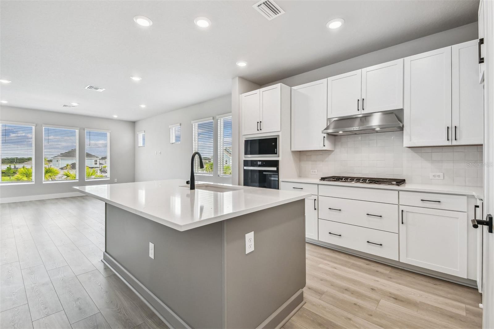 EMERALD LANDING AT WATERSIDE - Residential