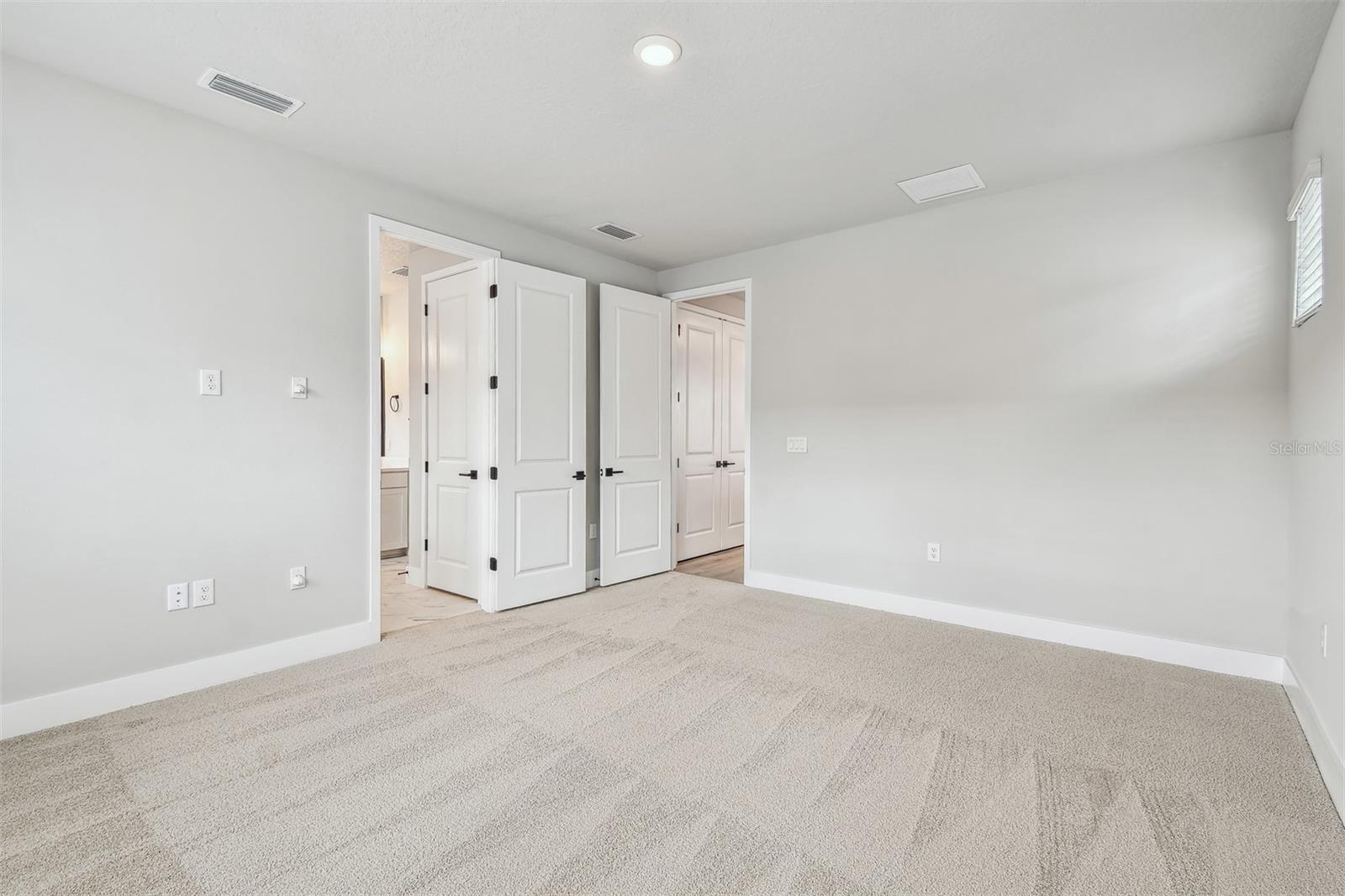 EMERALD LANDING AT WATERSIDE - Residential