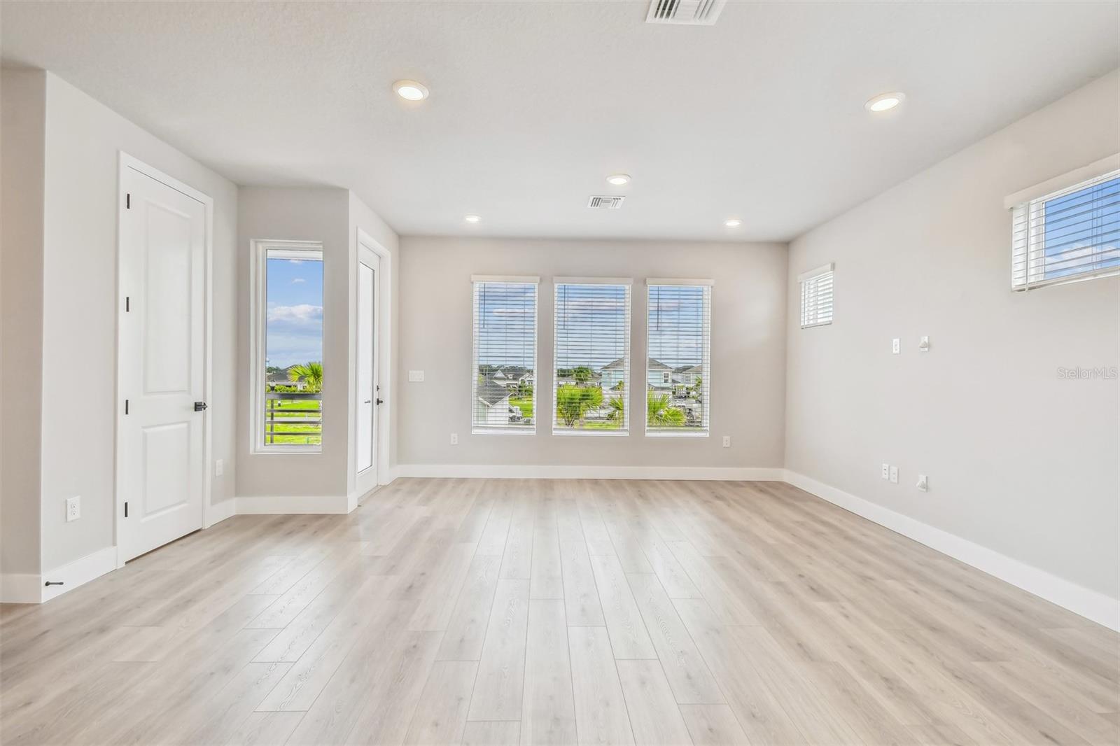 EMERALD LANDING AT WATERSIDE - Residential