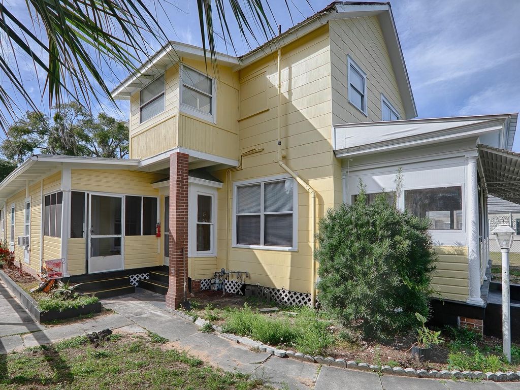 Photo of 422 E Citrus Avenue, Eustis, FL 32726 (MLS # G5108332)