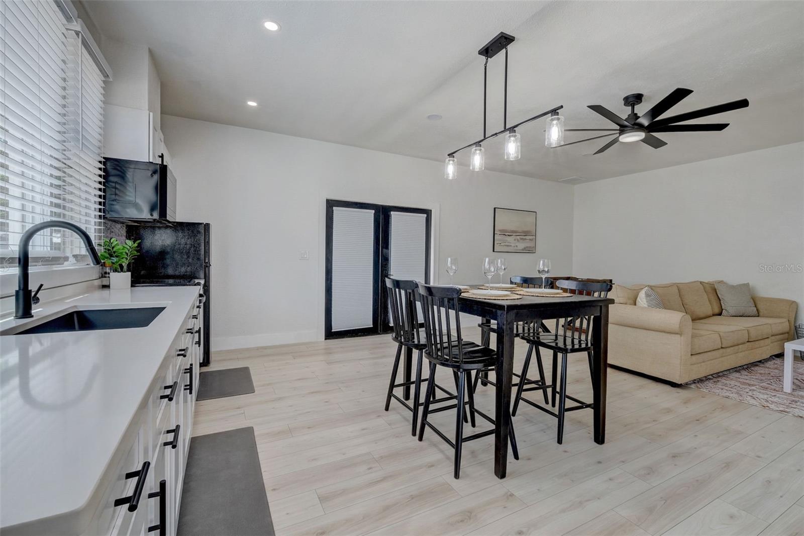 SARASOTA VENICE CO 09 37 18 - Residential