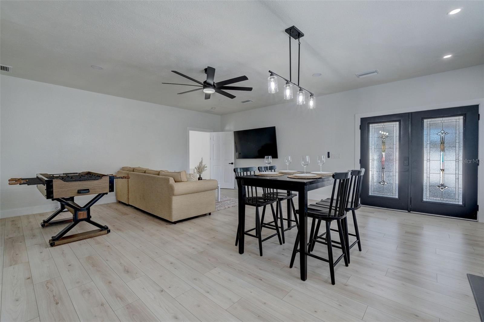 SARASOTA VENICE CO 09 37 18 - Residential
