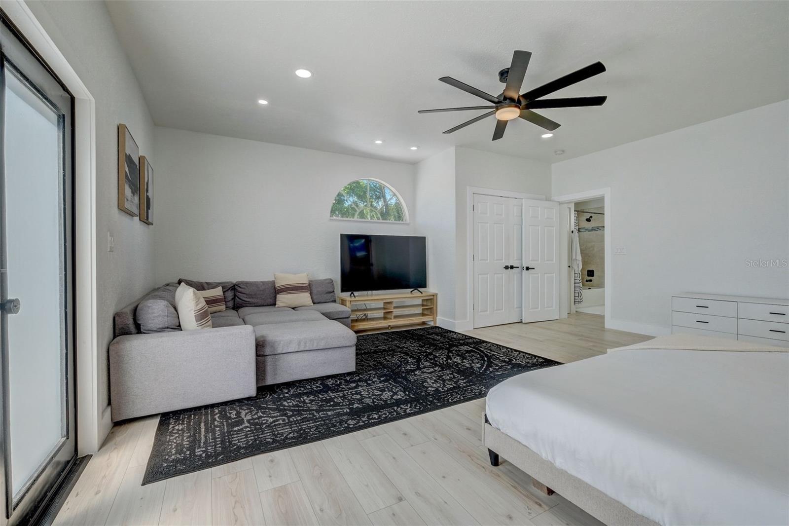 SARASOTA VENICE CO 09 37 18 - Residential