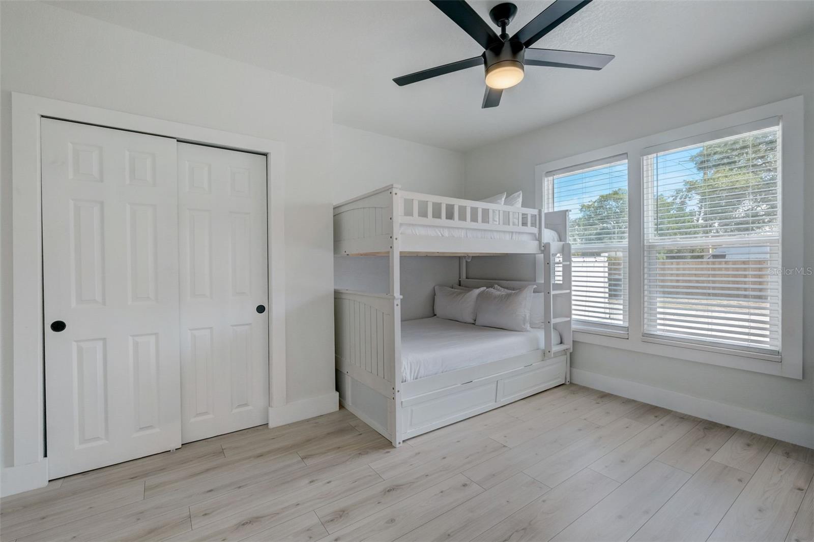 SARASOTA VENICE CO 09 37 18 - Residential