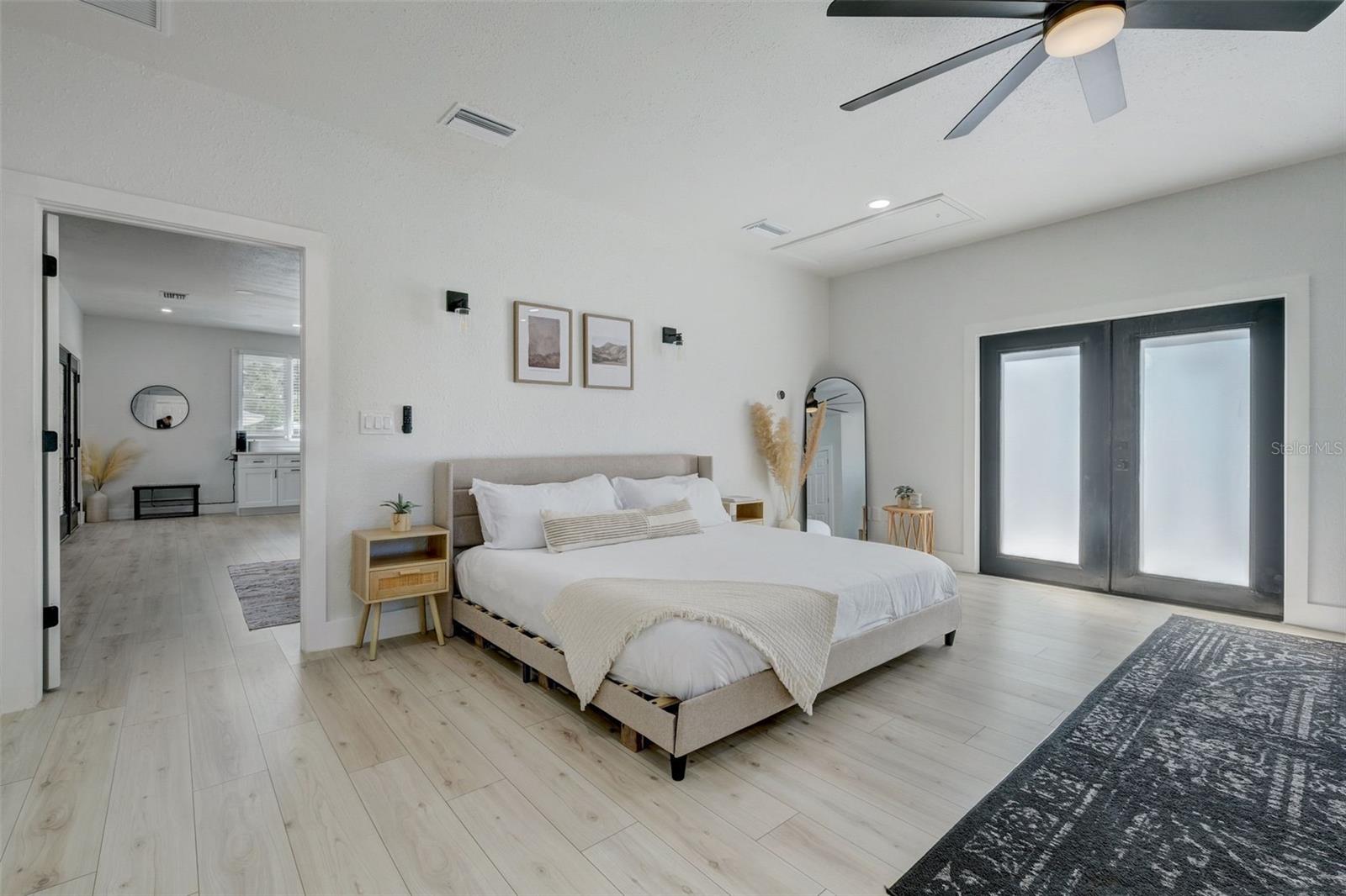 SARASOTA VENICE CO 09 37 18 - Residential