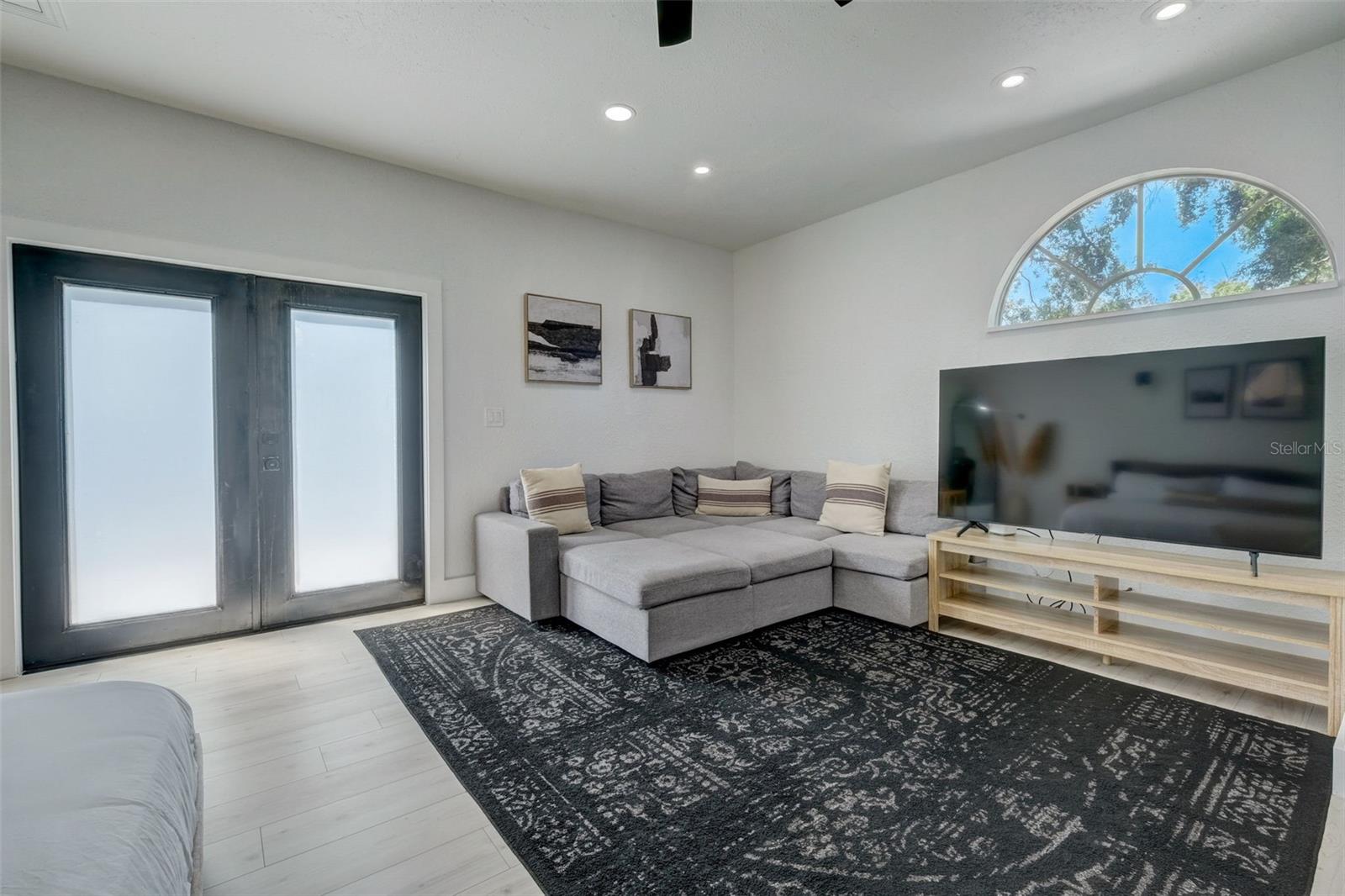 SARASOTA VENICE CO 09 37 18 - Residential