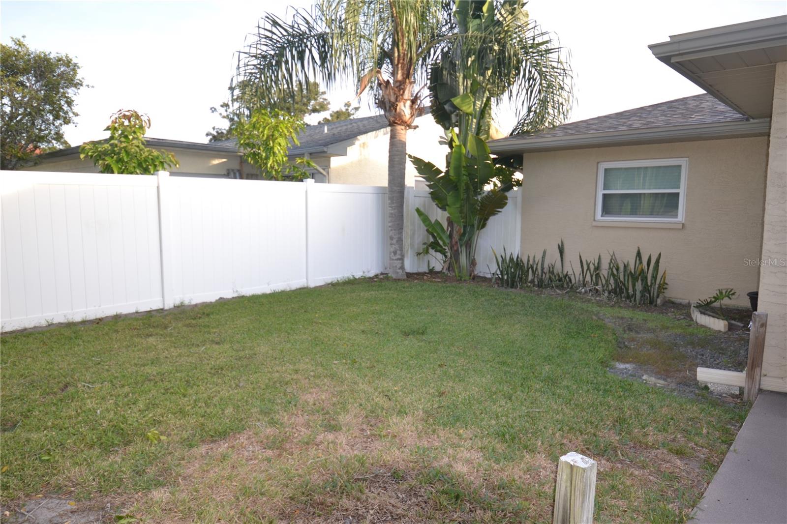 COUNTRYSIDE TR 8 UNIT ONE - Residential Lease