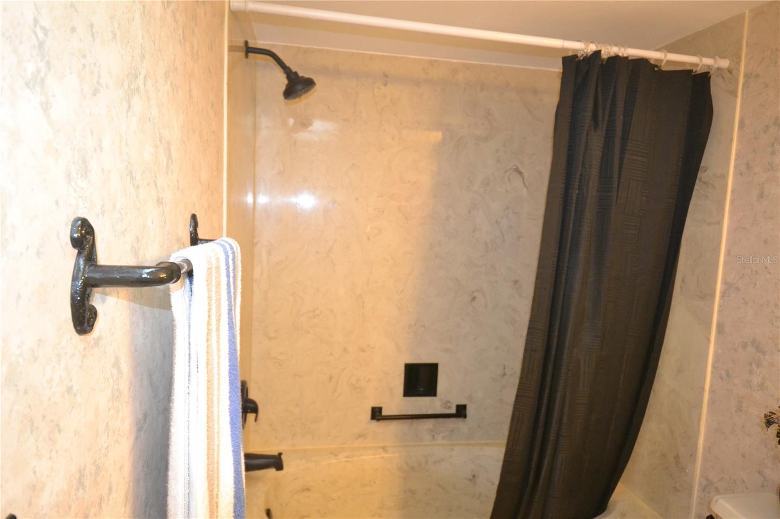 COUNTRYSIDE TR 8 UNIT ONE - Residential Lease