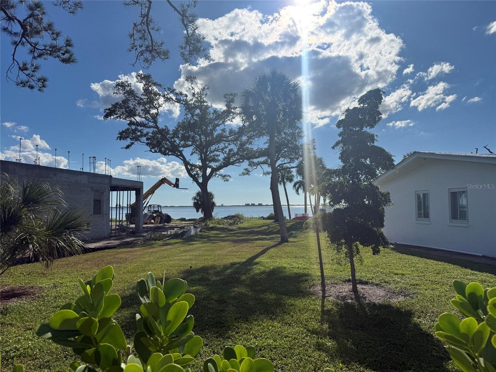 Photo of 7510 Westmoreland Drive, Sarasota, FL 34243 (MLS # A4709487)
