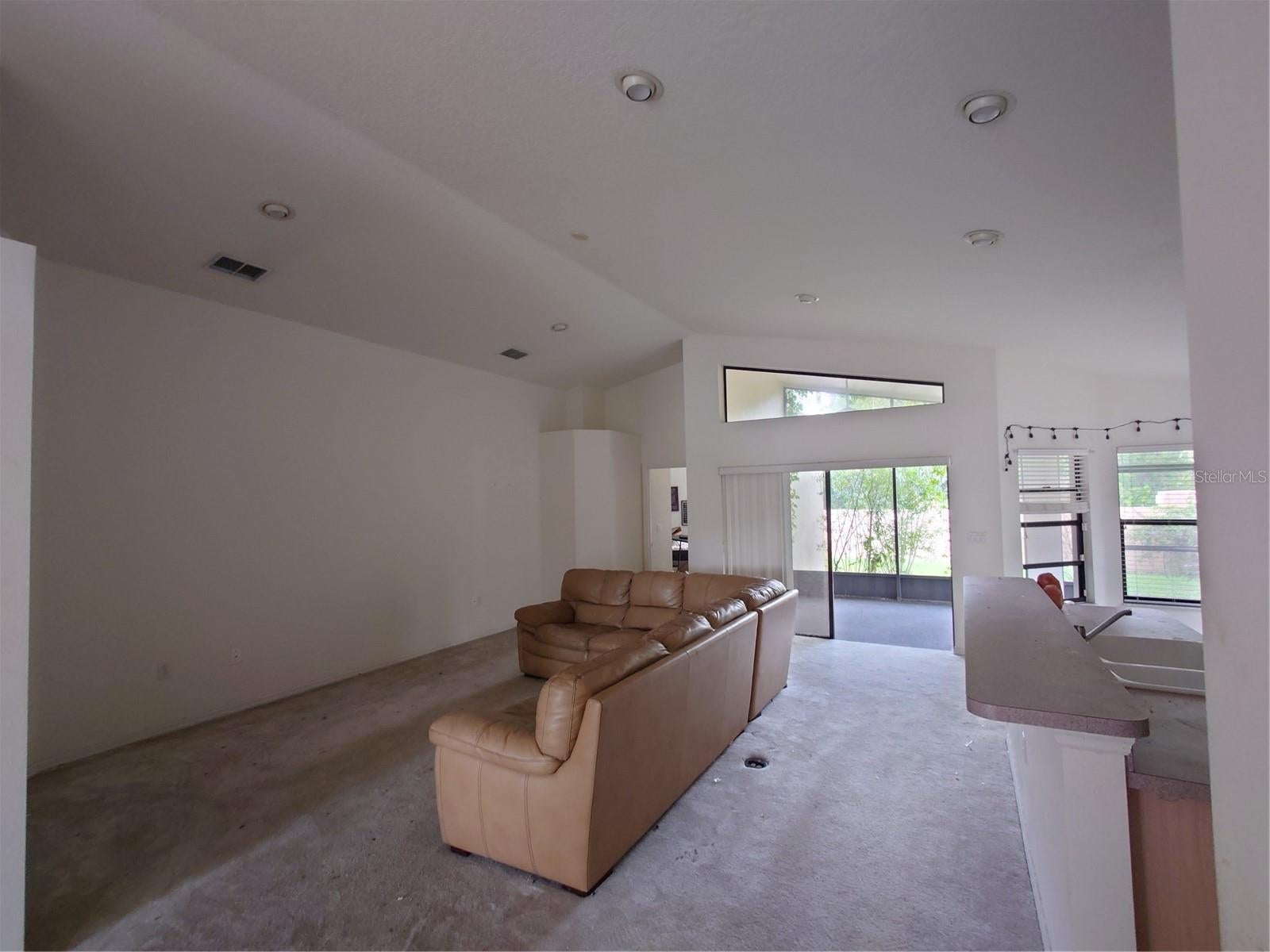 9335 CREEKSIDE COURT