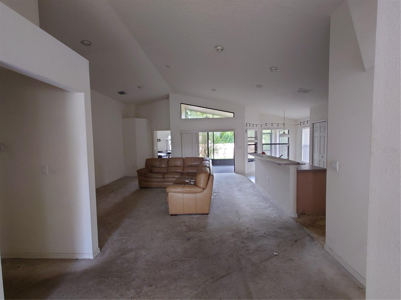 9335 CREEKSIDE COURT