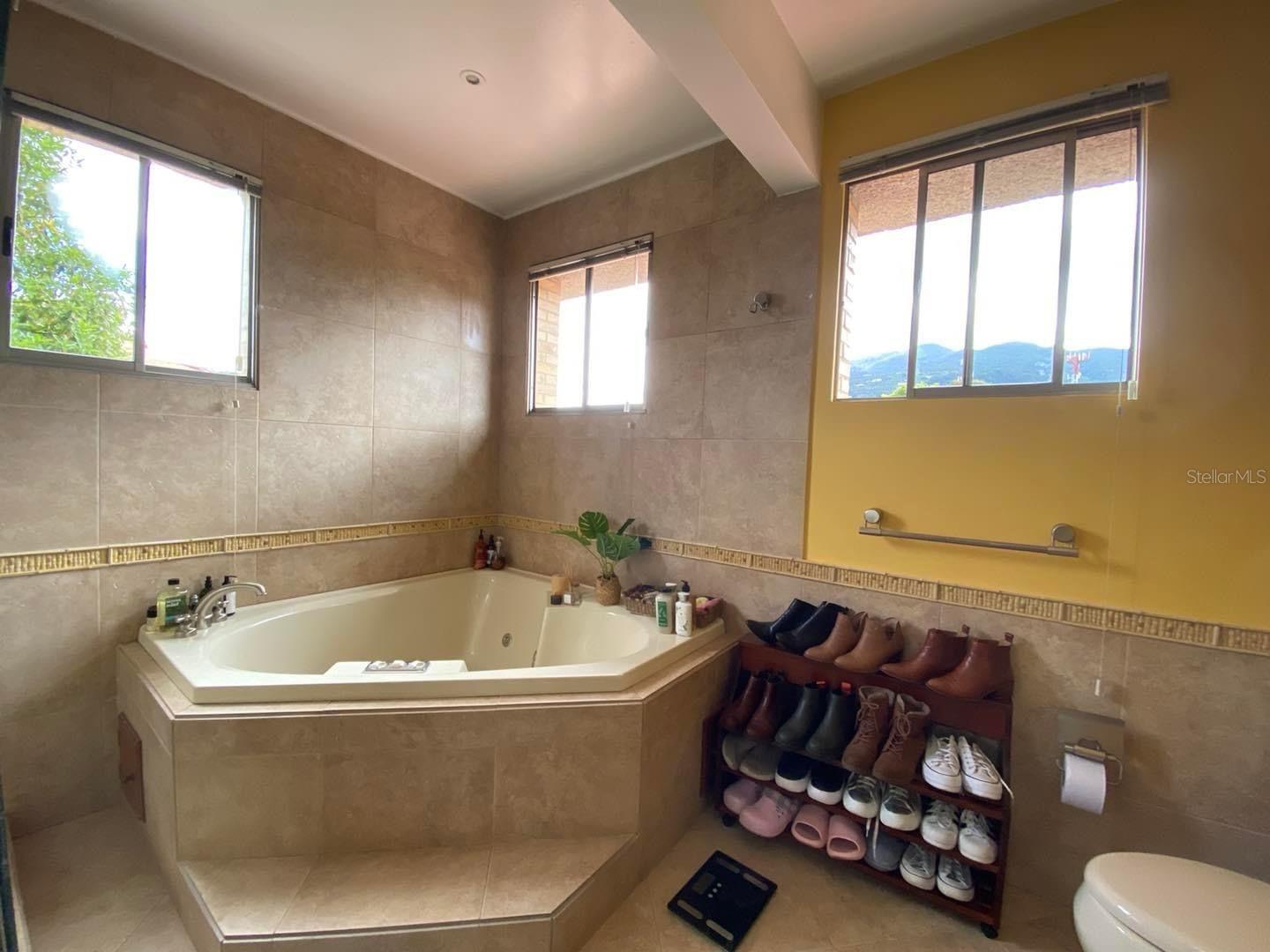 EL ALMENDRO RESIDENTIAL COMMUNITY (P.H.) - Residential