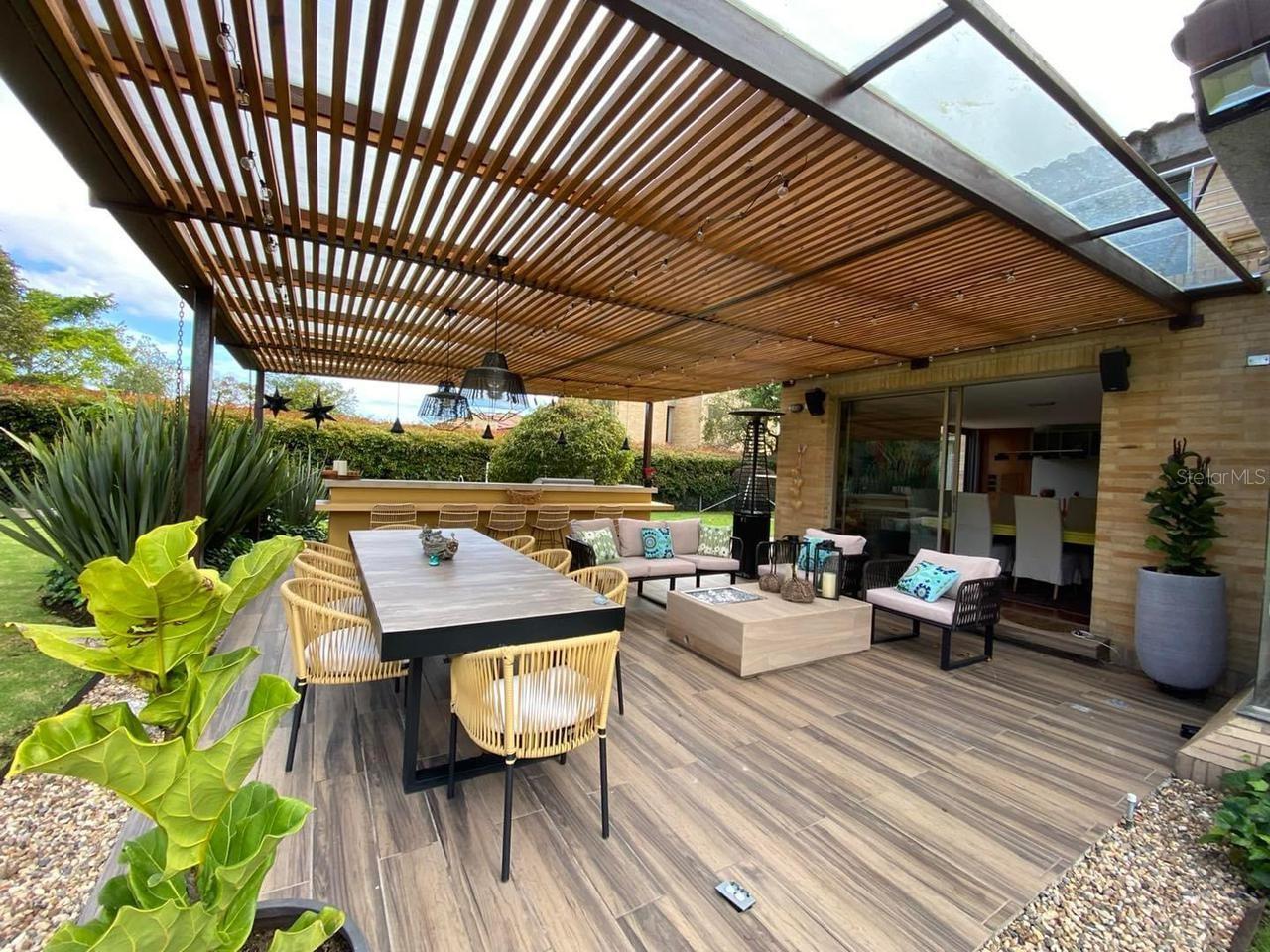 EL ALMENDRO RESIDENTIAL COMMUNITY (P.H.) - Residential