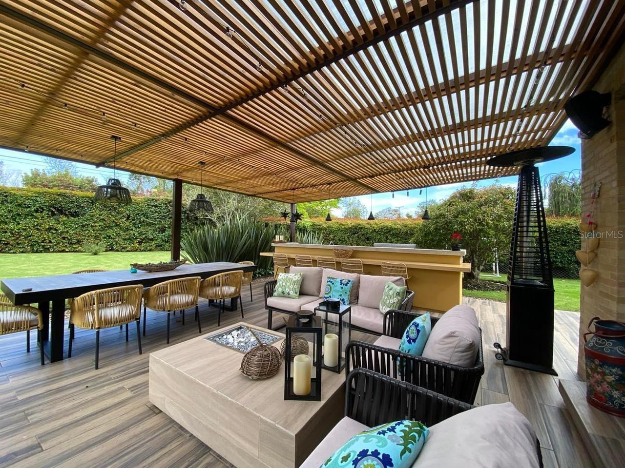 EL ALMENDRO RESIDENTIAL COMMUNITY (P.H.) - Residential