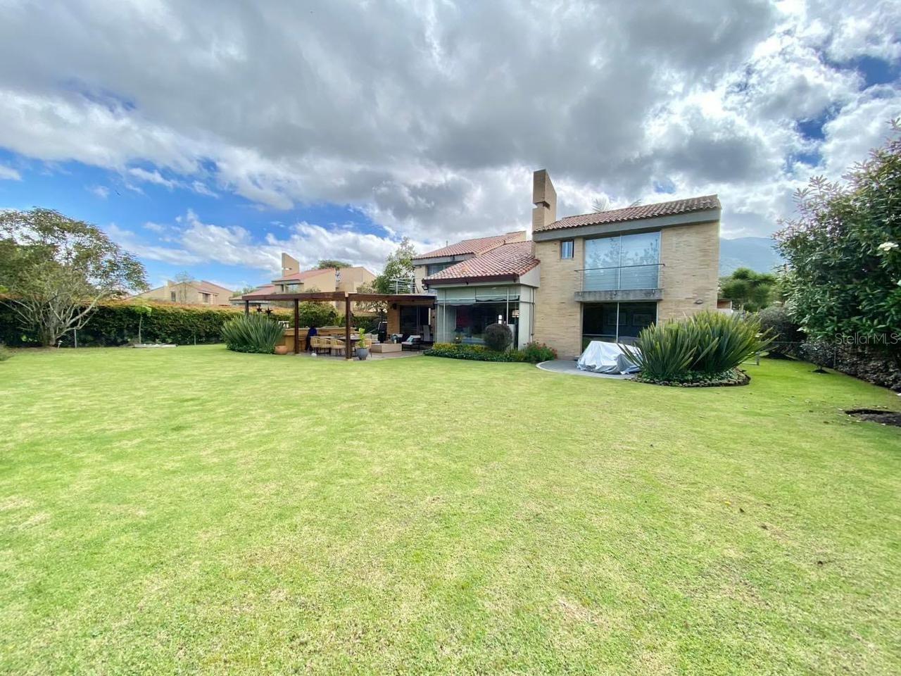 EL ALMENDRO RESIDENTIAL COMMUNITY (P.H.) - Residential