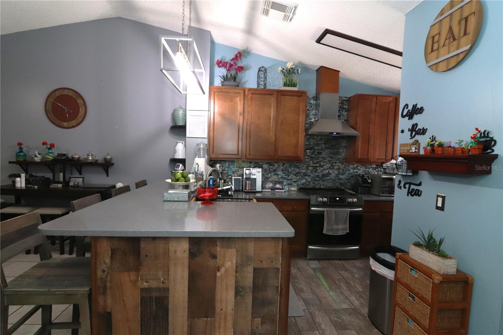 KING OAK VILLAS PH 1 - Residential