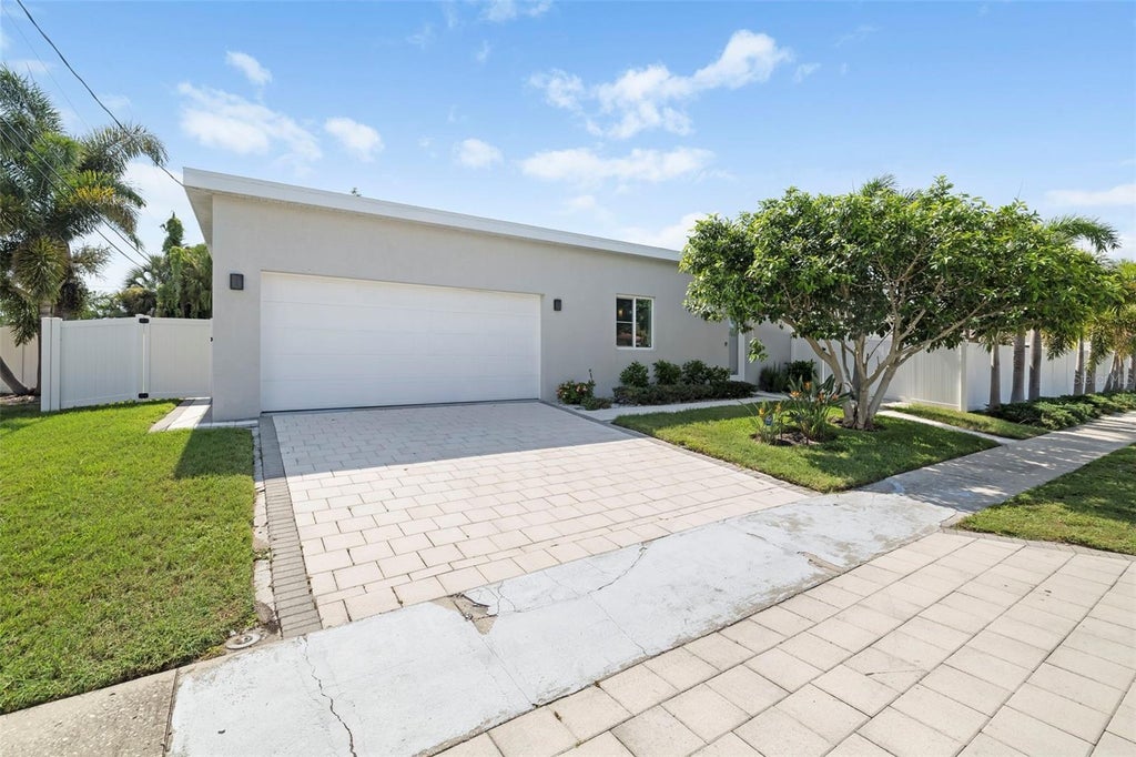 Photo of 4524 Riverwood Avenue, Sarasota, FL 34231 (MLS # A4701219)