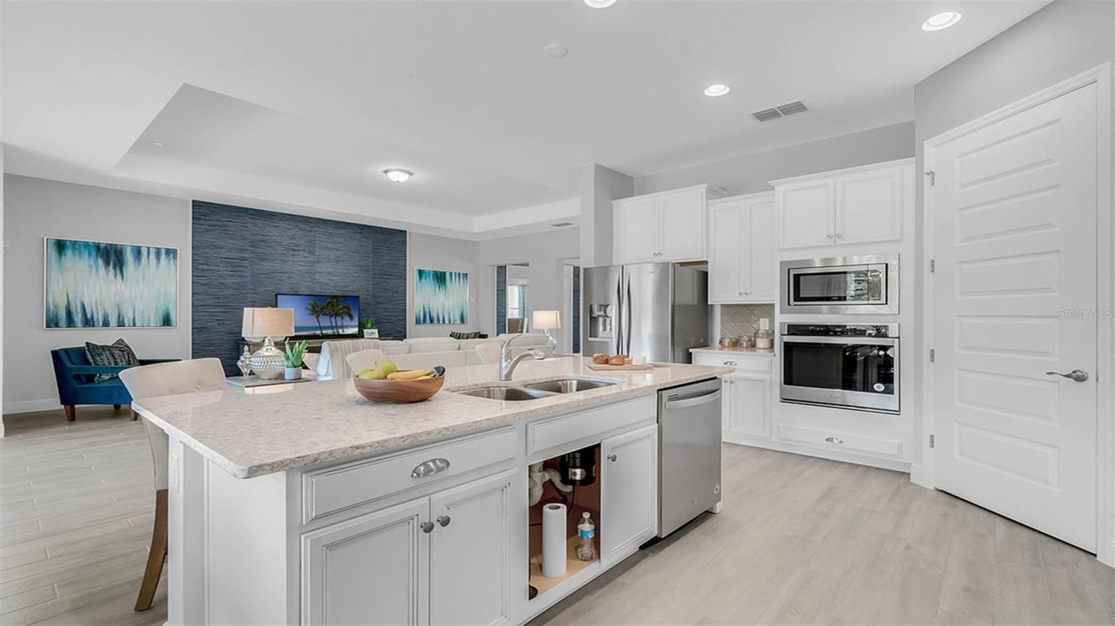 BUENA LAGO - Residential