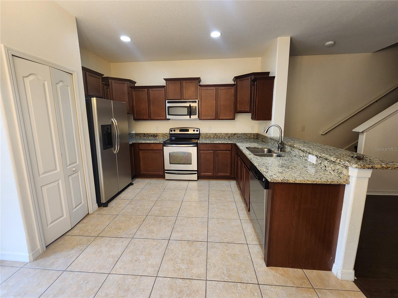 2807 LANTERN HILL AVENUE