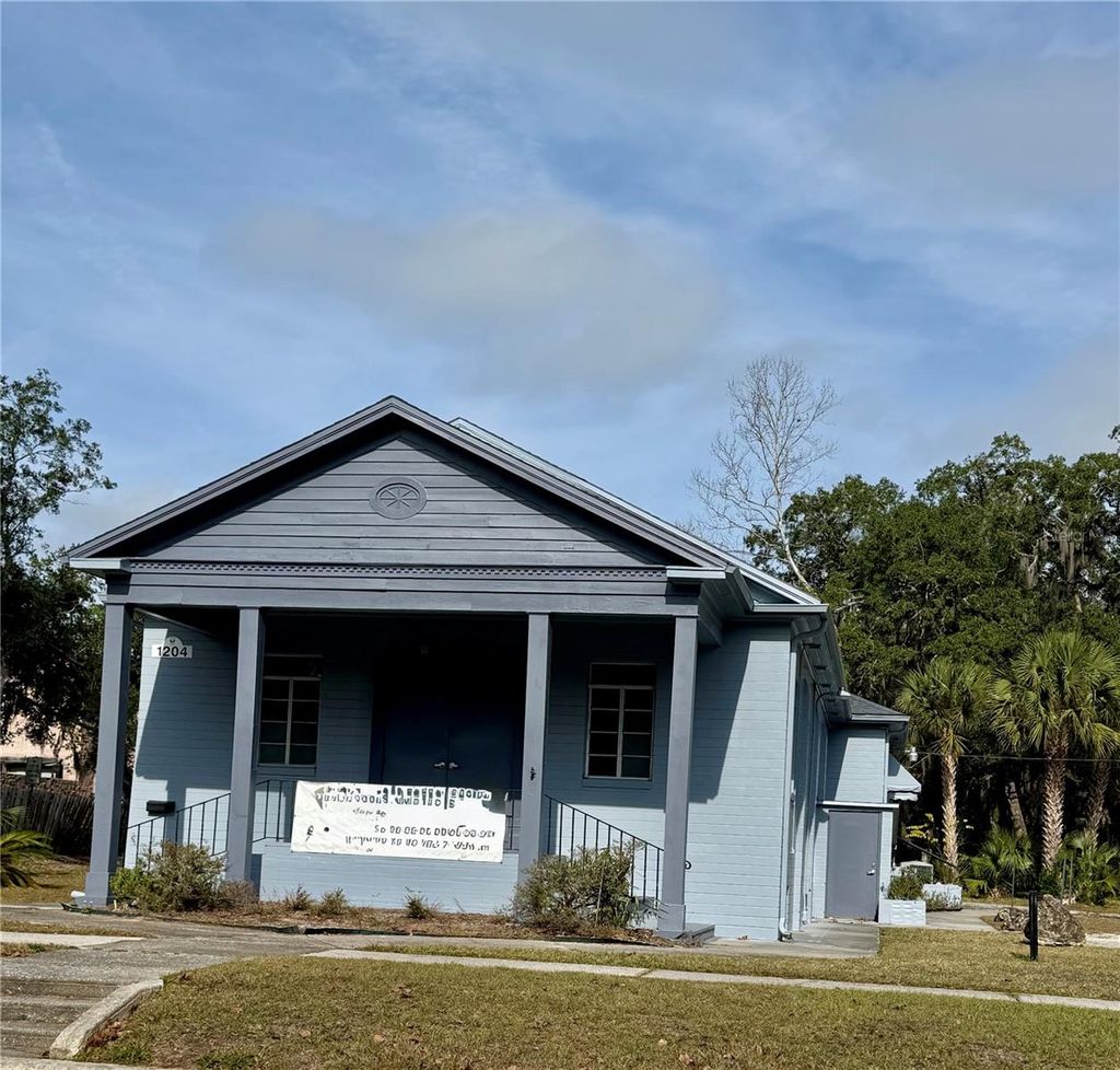 Photo of 1204 NW 10th Avenue, Gainesville, FL 32601 (MLS # GC536424)