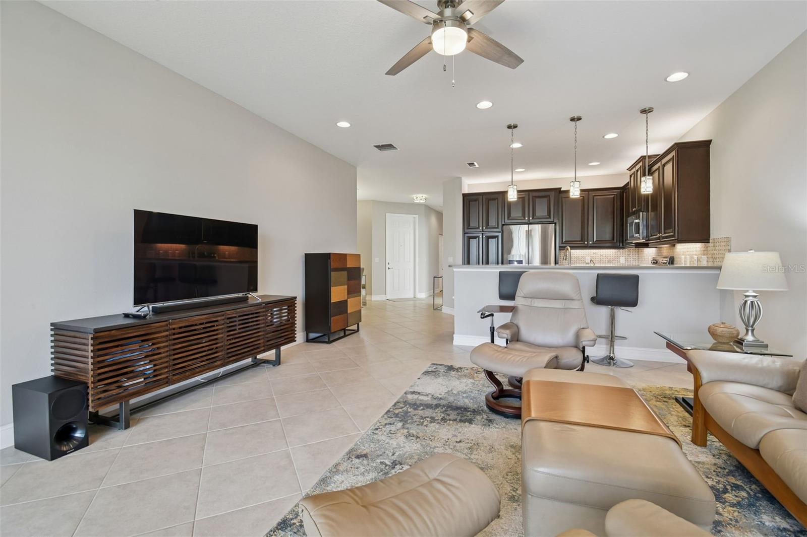 VALENCIA LAKES - Residential