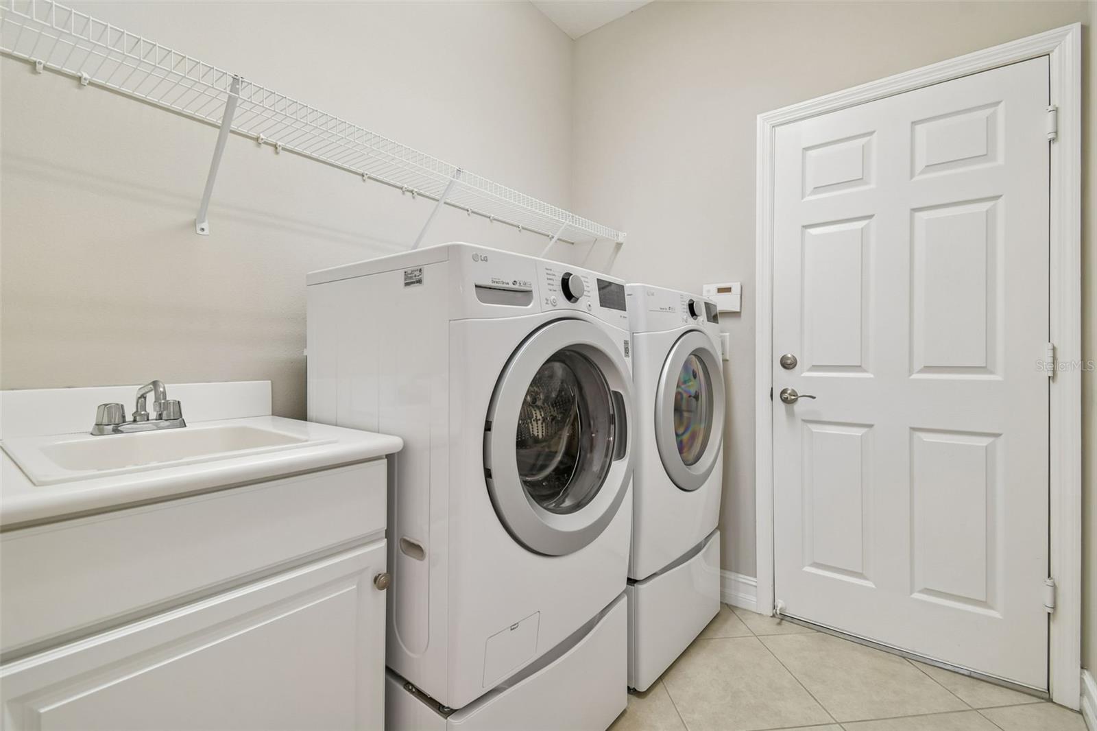 VALENCIA LAKES - Residential