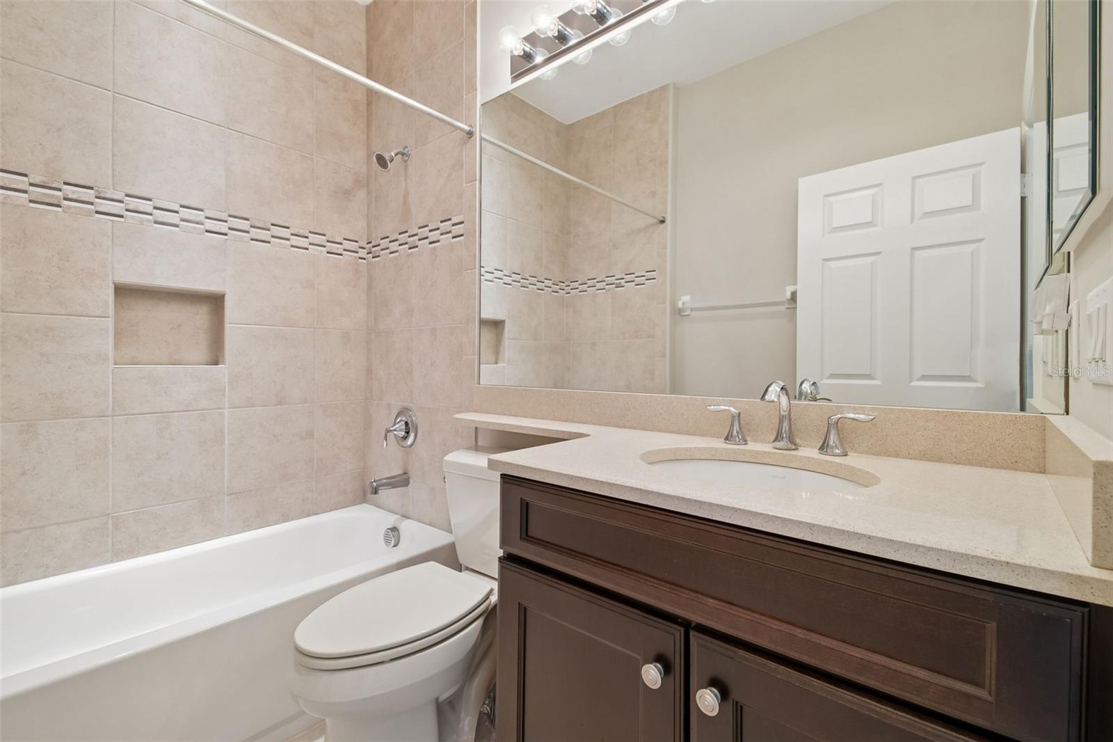 VALENCIA LAKES - Residential