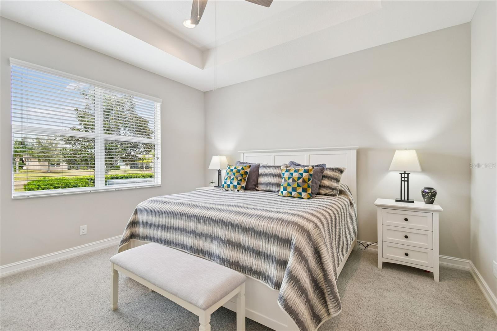 VALENCIA LAKES - Residential