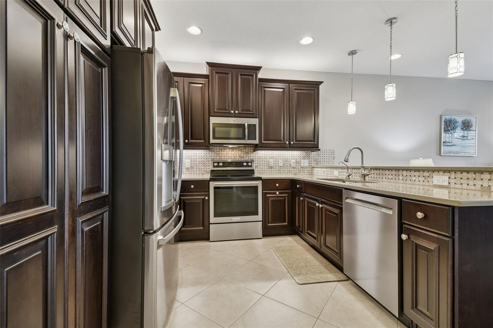 VALENCIA LAKES - Residential