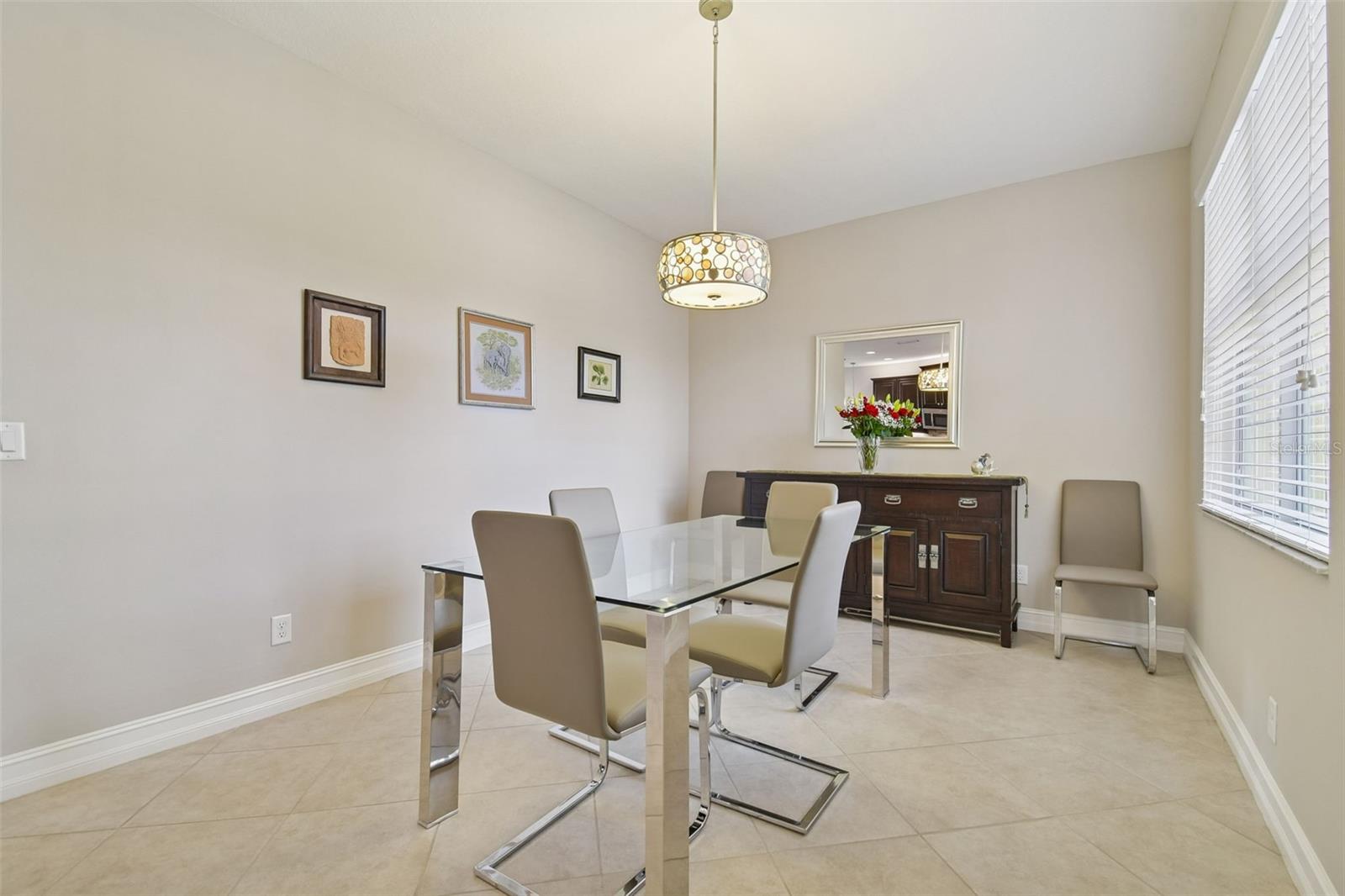 VALENCIA LAKES - Residential