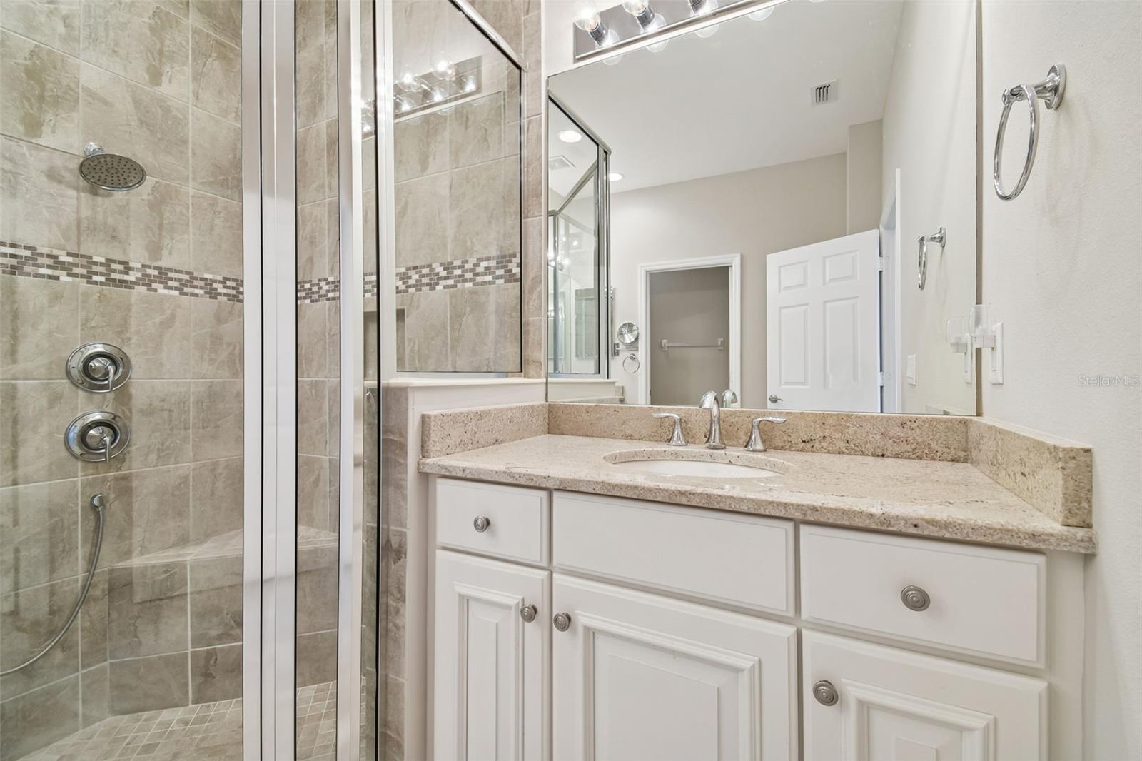 VALENCIA LAKES - Residential