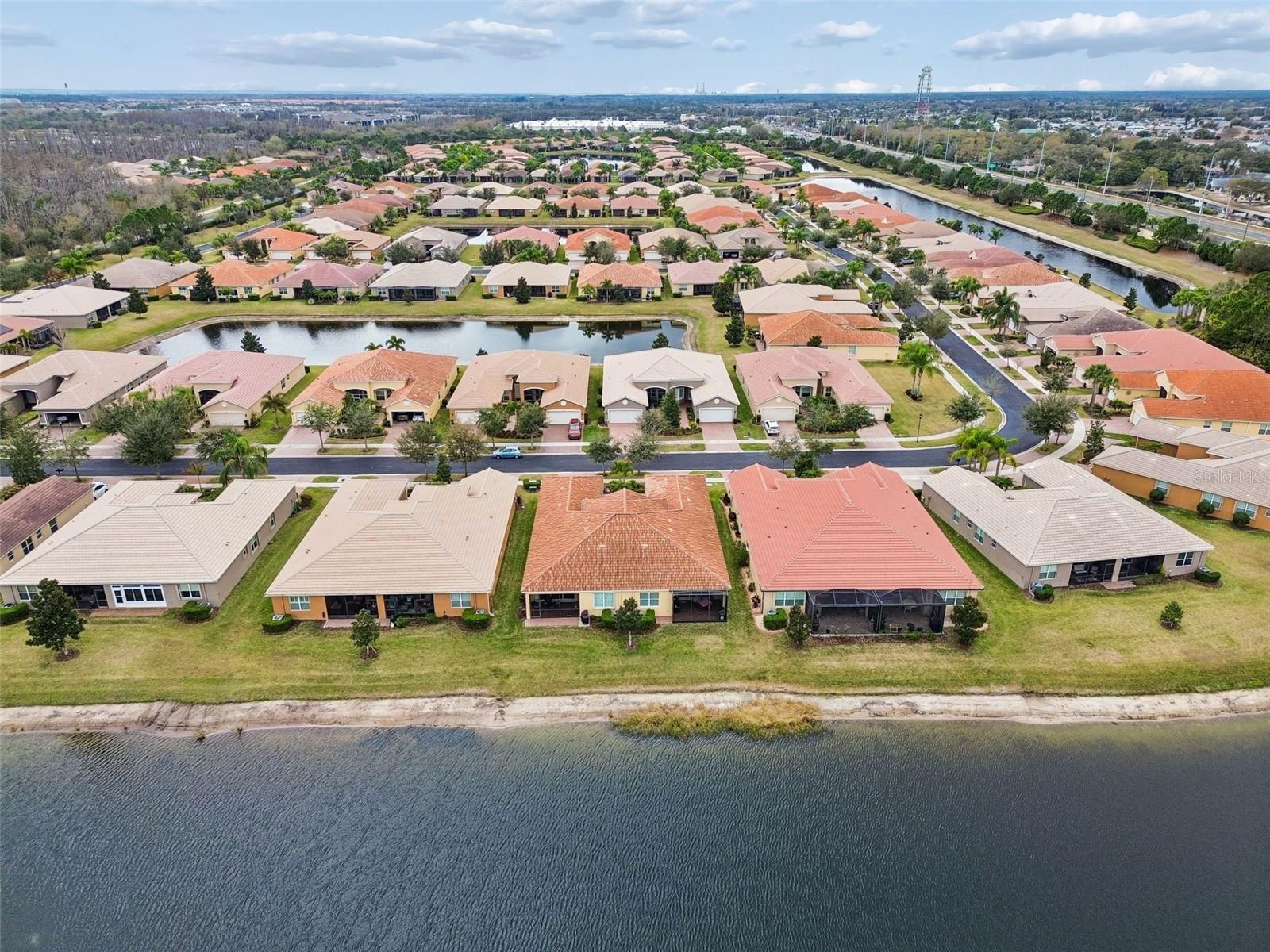 VALENCIA LAKES - Residential