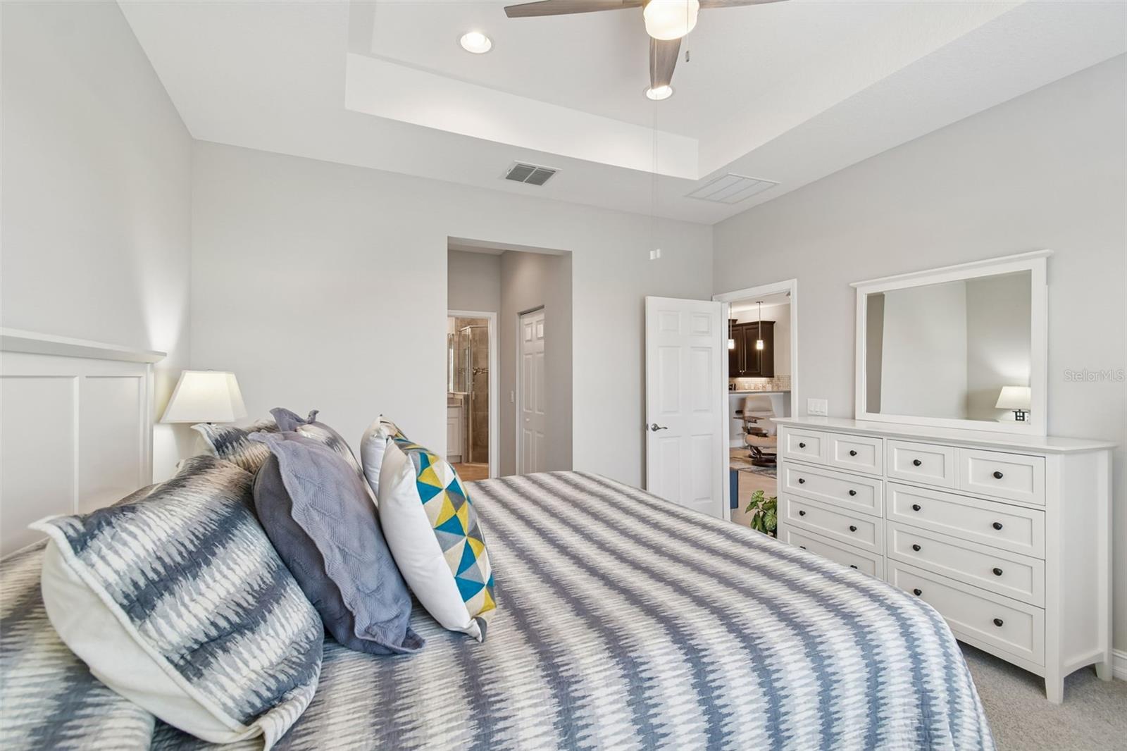 VALENCIA LAKES - Residential