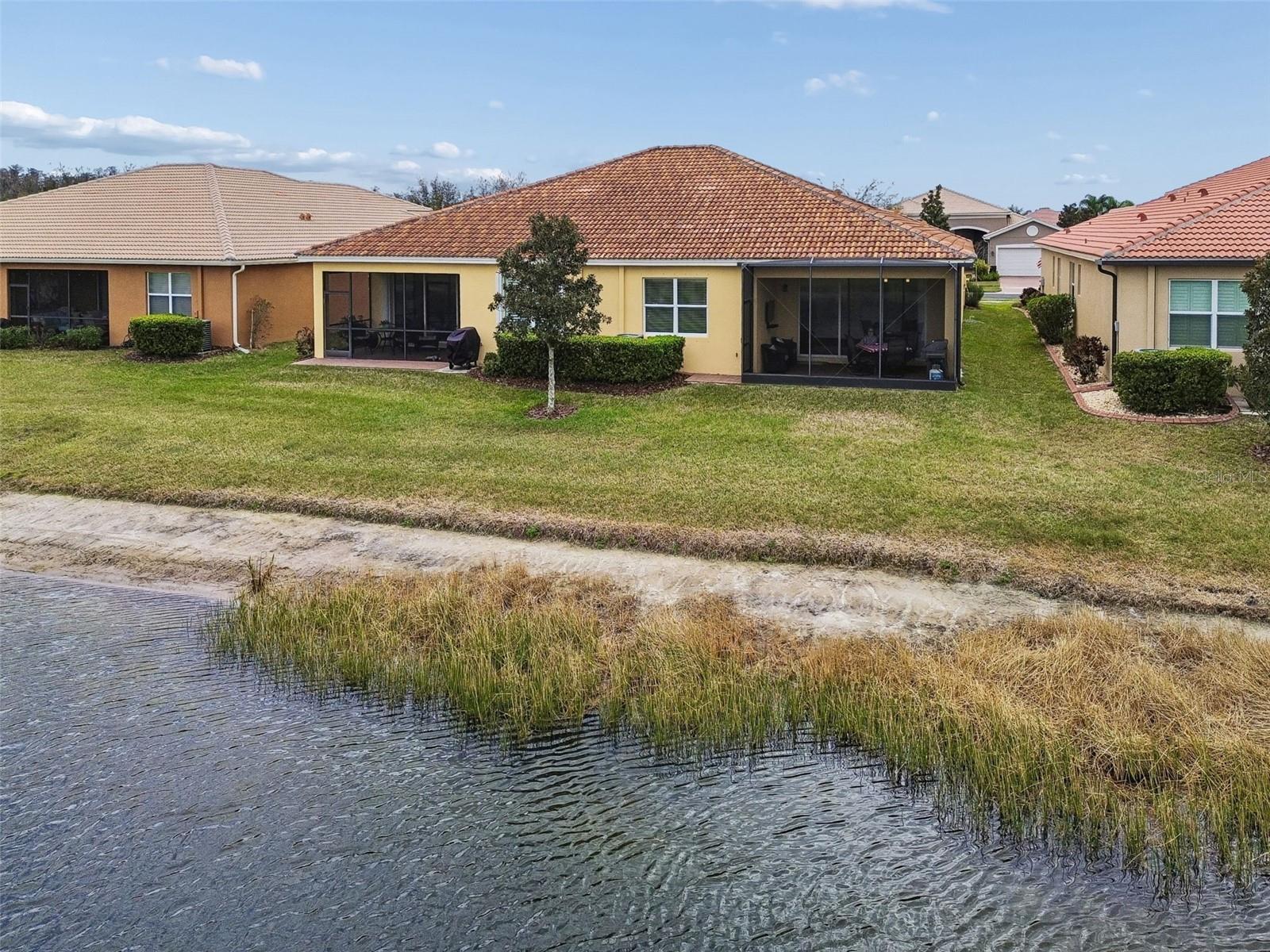 VALENCIA LAKES - Residential