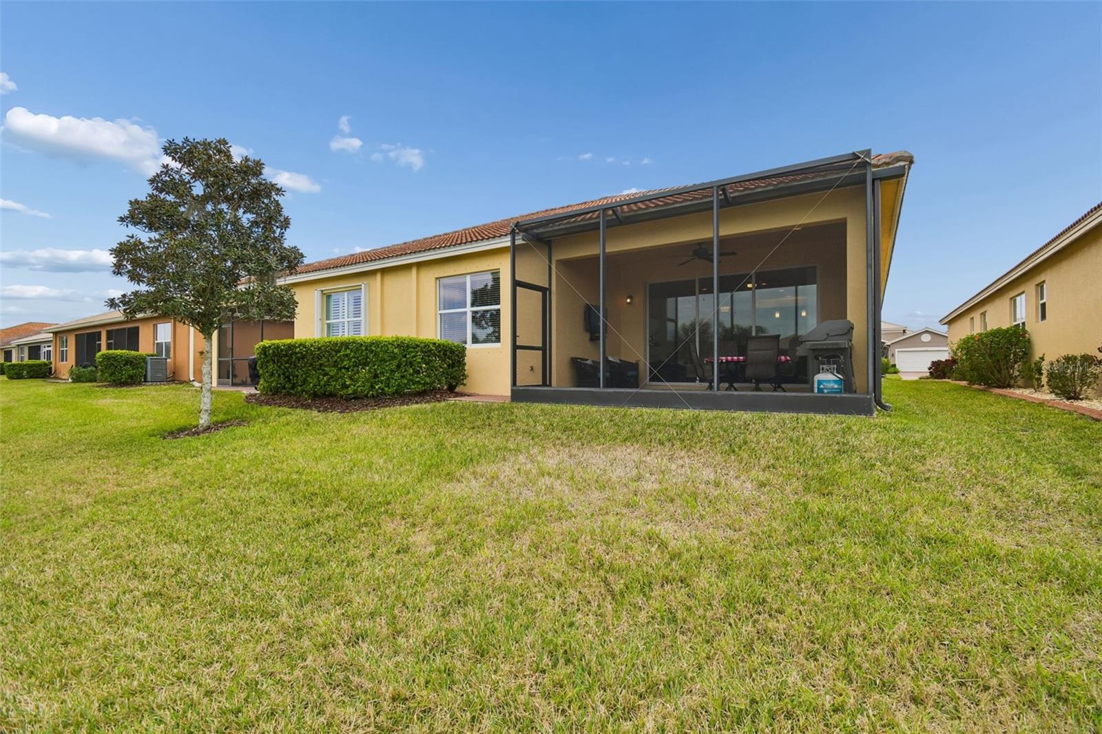 VALENCIA LAKES - Residential