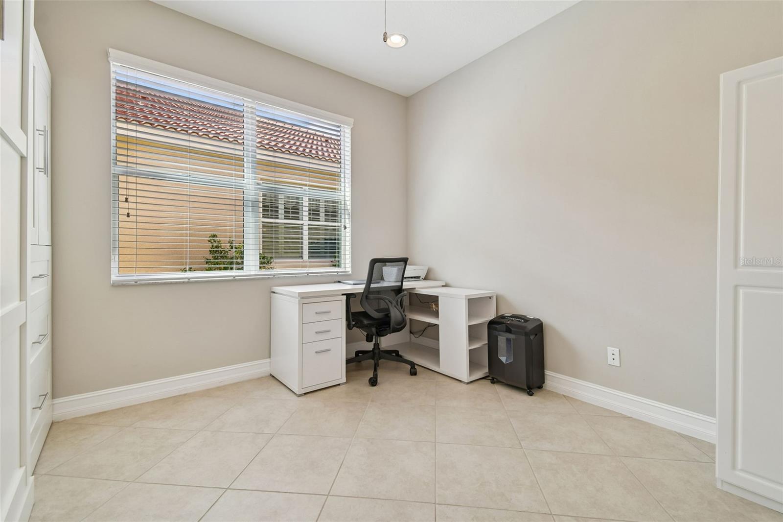 VALENCIA LAKES - Residential