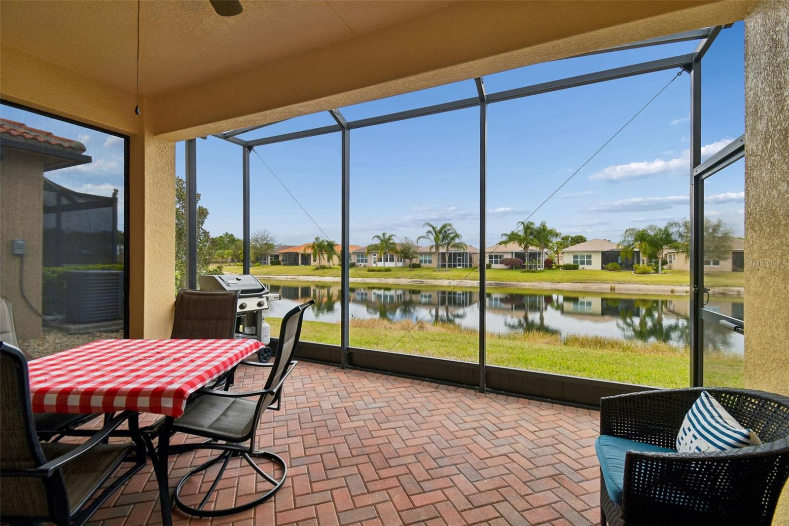 VALENCIA LAKES - Residential