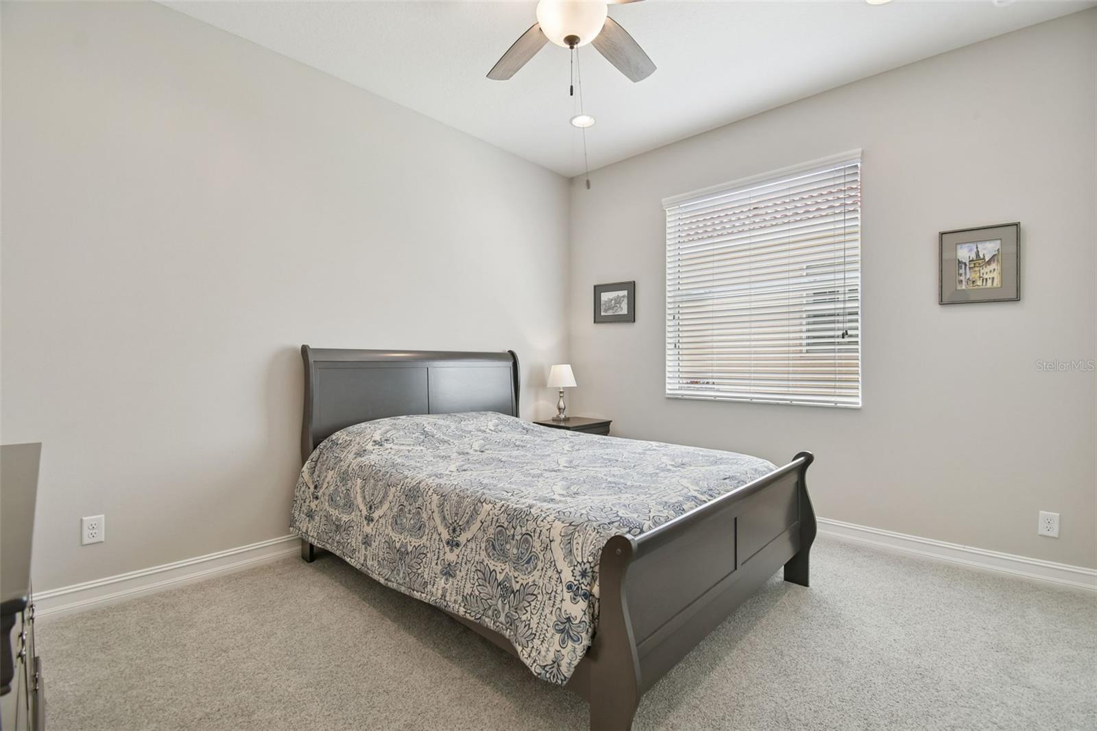 VALENCIA LAKES - Residential