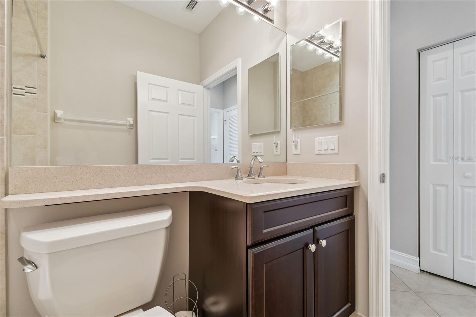 VALENCIA LAKES - Residential