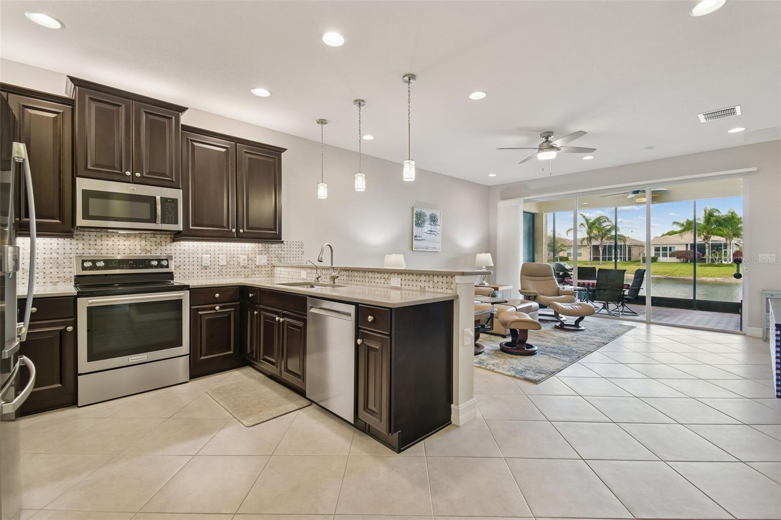 VALENCIA LAKES - Residential