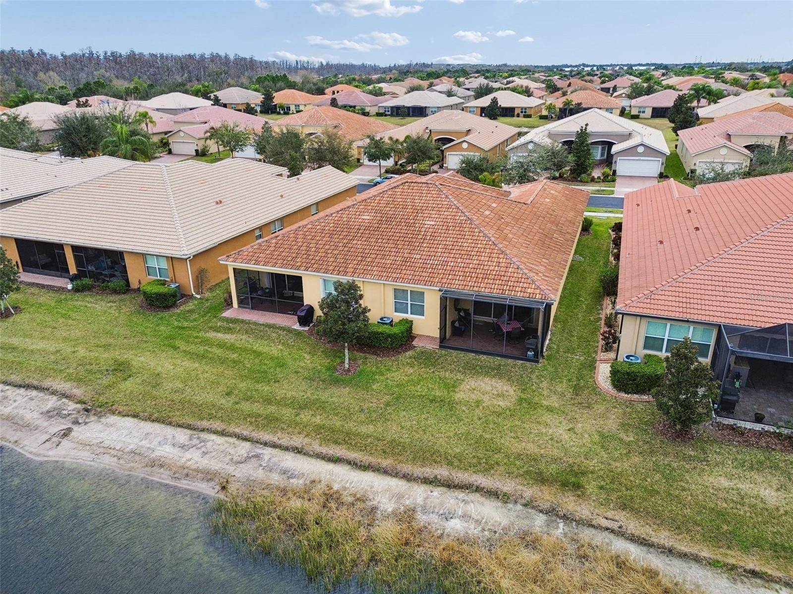 VALENCIA LAKES - Residential