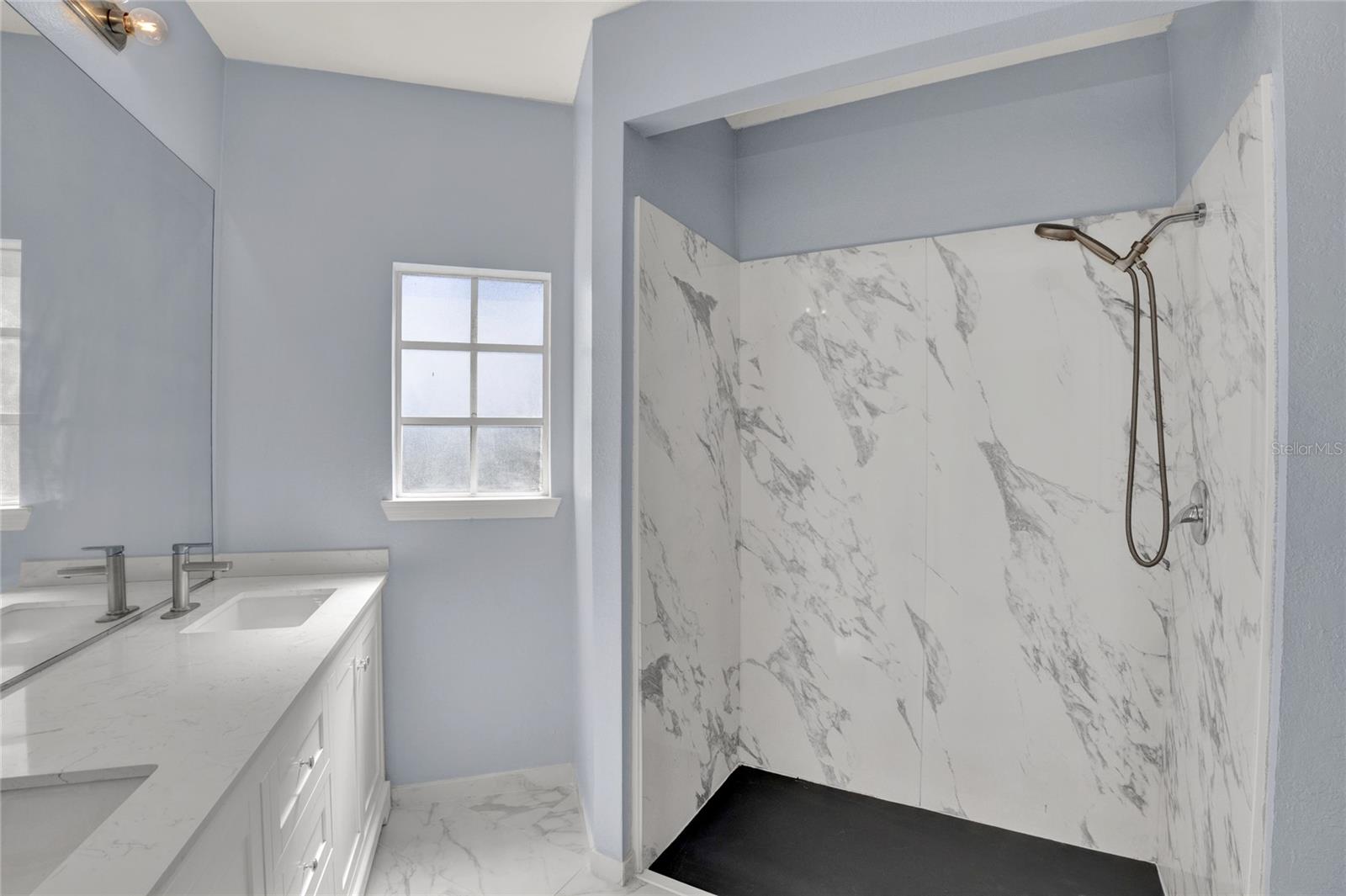NOTTING HILL A CONDO - Residential